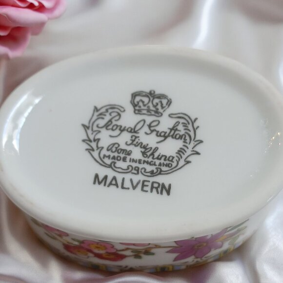 Royal Grafton Malvern Fine Bone China Four Piece Cruet Salt Pepper Shaker Set - Picture 5 of 16